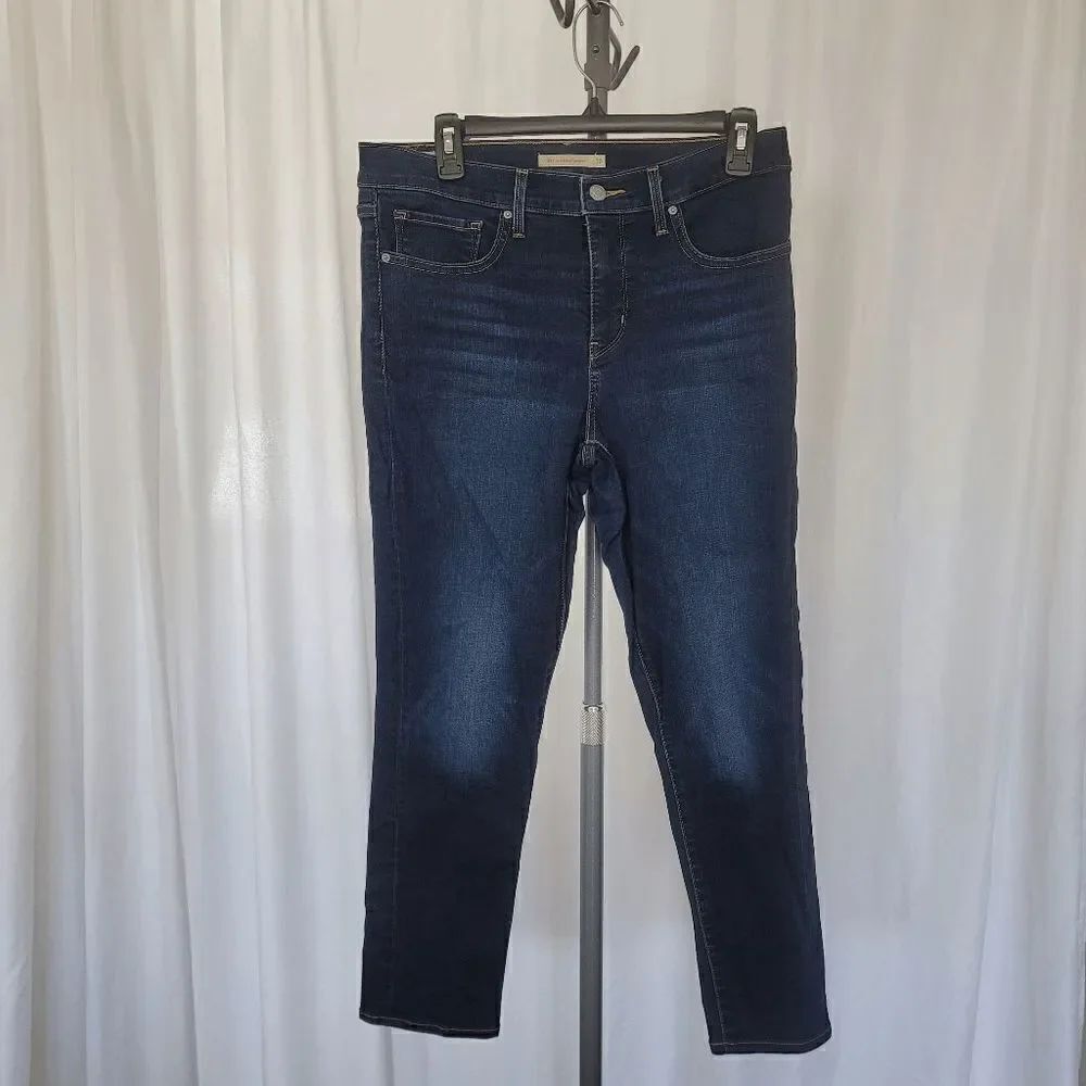 Levis women's dark blue big E shaping skinny jeans size 30